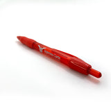 Bolígrafo de plástico rojo semi transparente de tinta azul con grip de goma.
