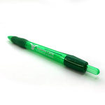 Bolígrafo de plástico verde semi transparente de tinta azul con grip de goma.