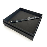 Bolígrafo metálico tinta negra, de mecanismo twist y touch, en estuche para regalo. Negro con aplicaciones cromadas.