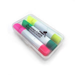 Set de tres marcadores de texto anti- dry de diferente color en estuche de plástico transparente. Rosa, verde y amarillo.