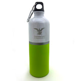 Termo con capacidad de 750 ml fabricado en acero inoxidable bitono con arnés y tapa de rosca.